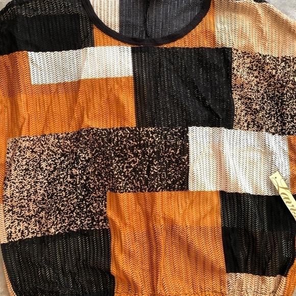 Color block top - Picture 3 of 4